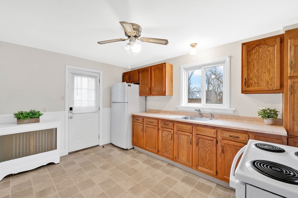 42 R Jefferson Street Westfield, MA 01085 - Photo 4 of 32