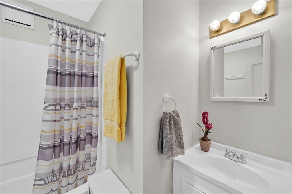 42 R Jefferson Street Westfield, MA 01085 - Photo 10 of 32