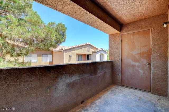 $241,900 | 3151 North Soaring Gulls Drive, Unit 2055, Las Vegas, NV 89128