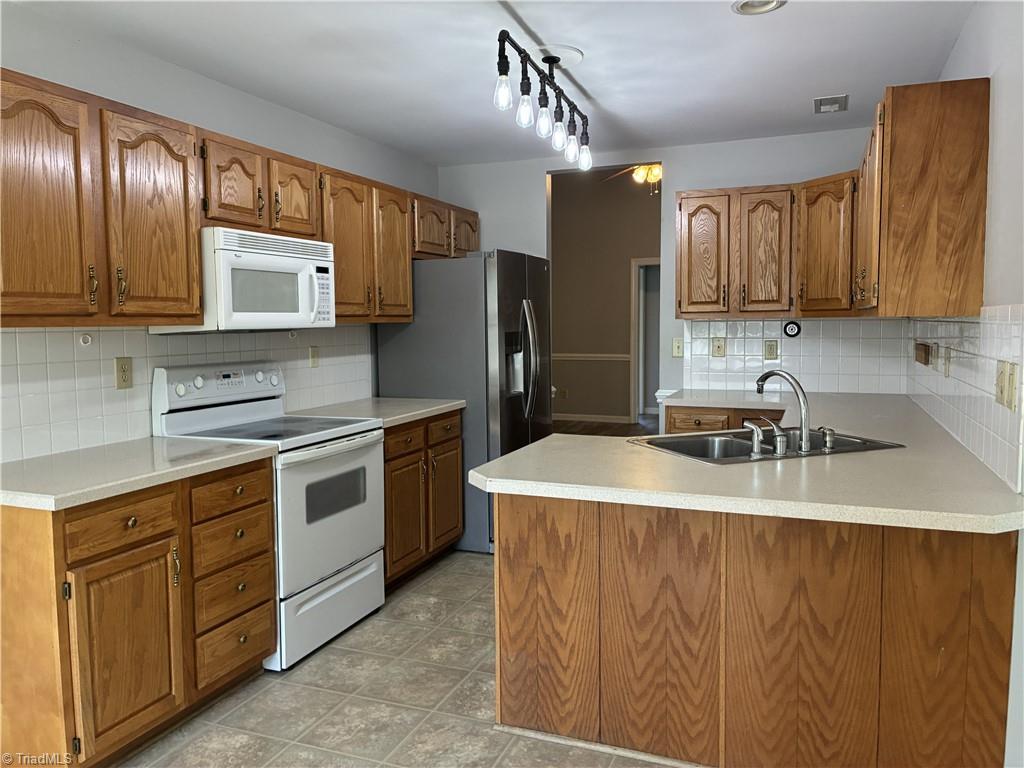 4108 Rock Hill Road Pfafftown, NC 27040 - Photo 4 of 38