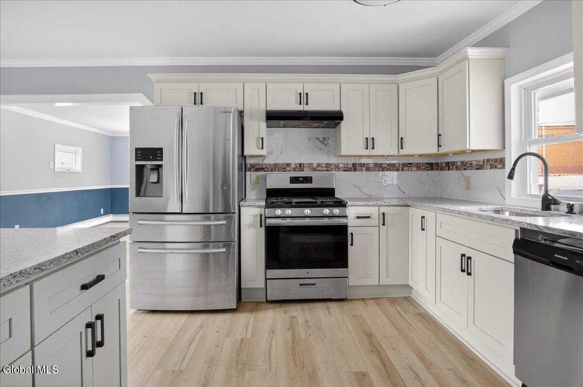 191 Fillmore Avenue Niskayuna, NY 12304 - Photo 5 of 43 09-191 FILLMORE-37