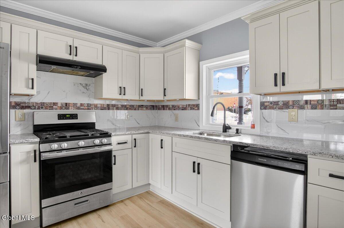 191 Fillmore Avenue Niskayuna, NY 12304 - Photo 6 of 43 08-191 FILLMORE-39