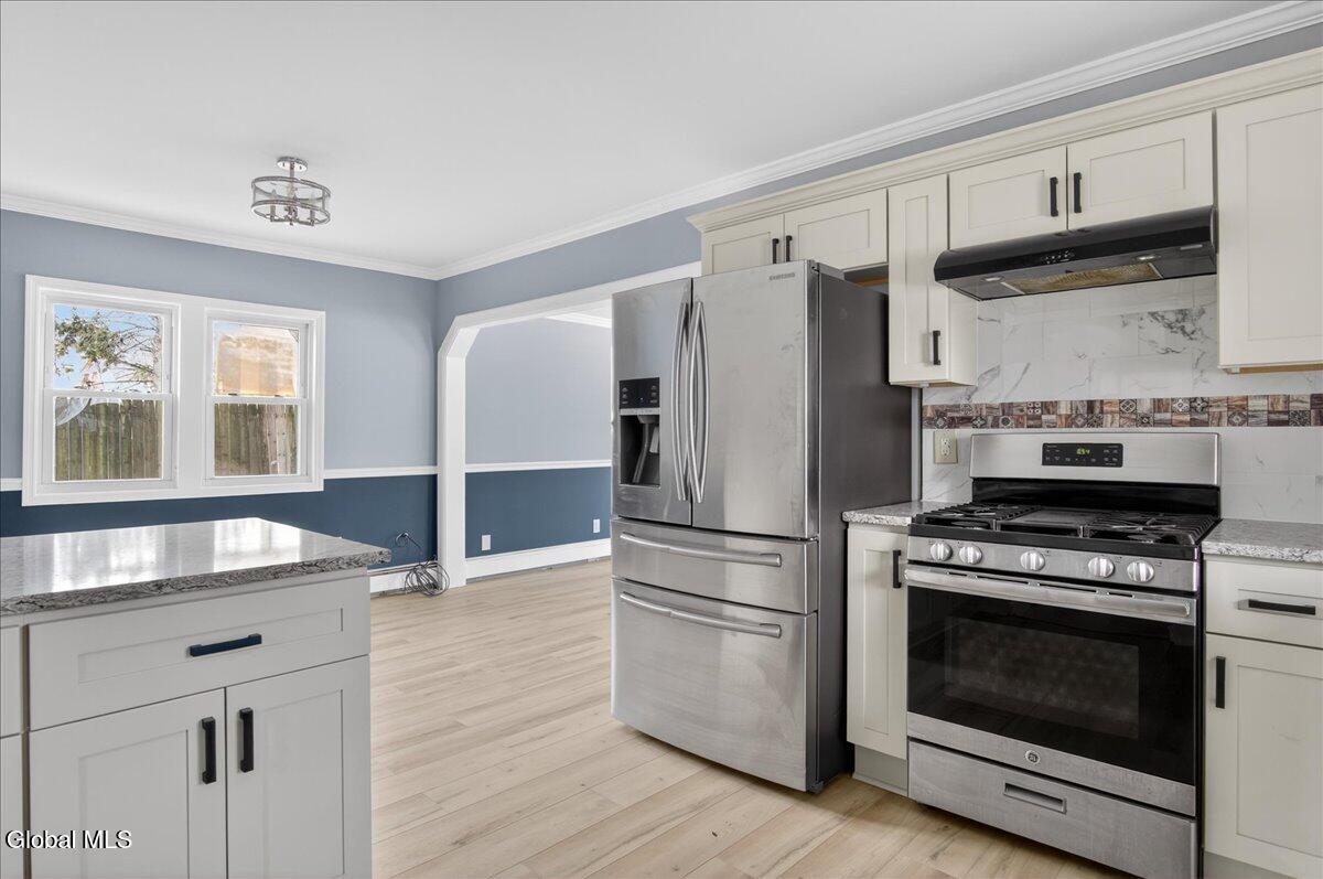 191 Fillmore Avenue Niskayuna, NY 12304 - Photo 7 of 43 10-191 FILLMORE-38