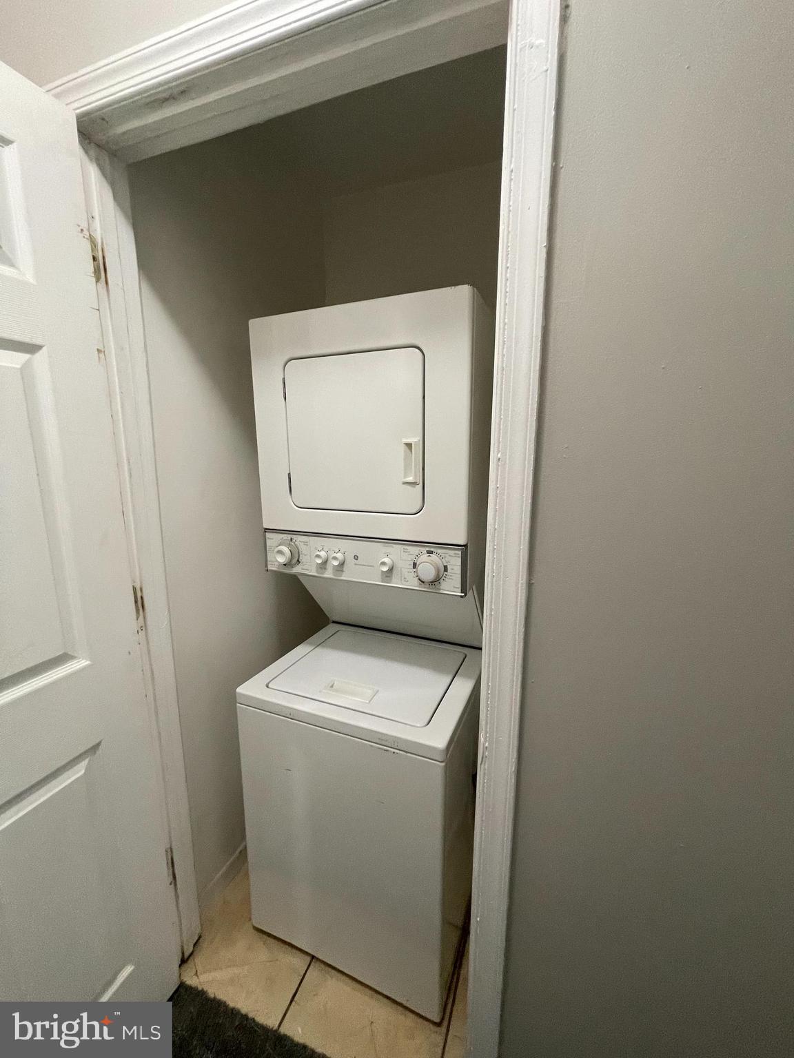 1426 McCulloh Street, Unit 2 Baltimore, MD 21217 - Photo 5 of 25 a utility room with a washer and dryer