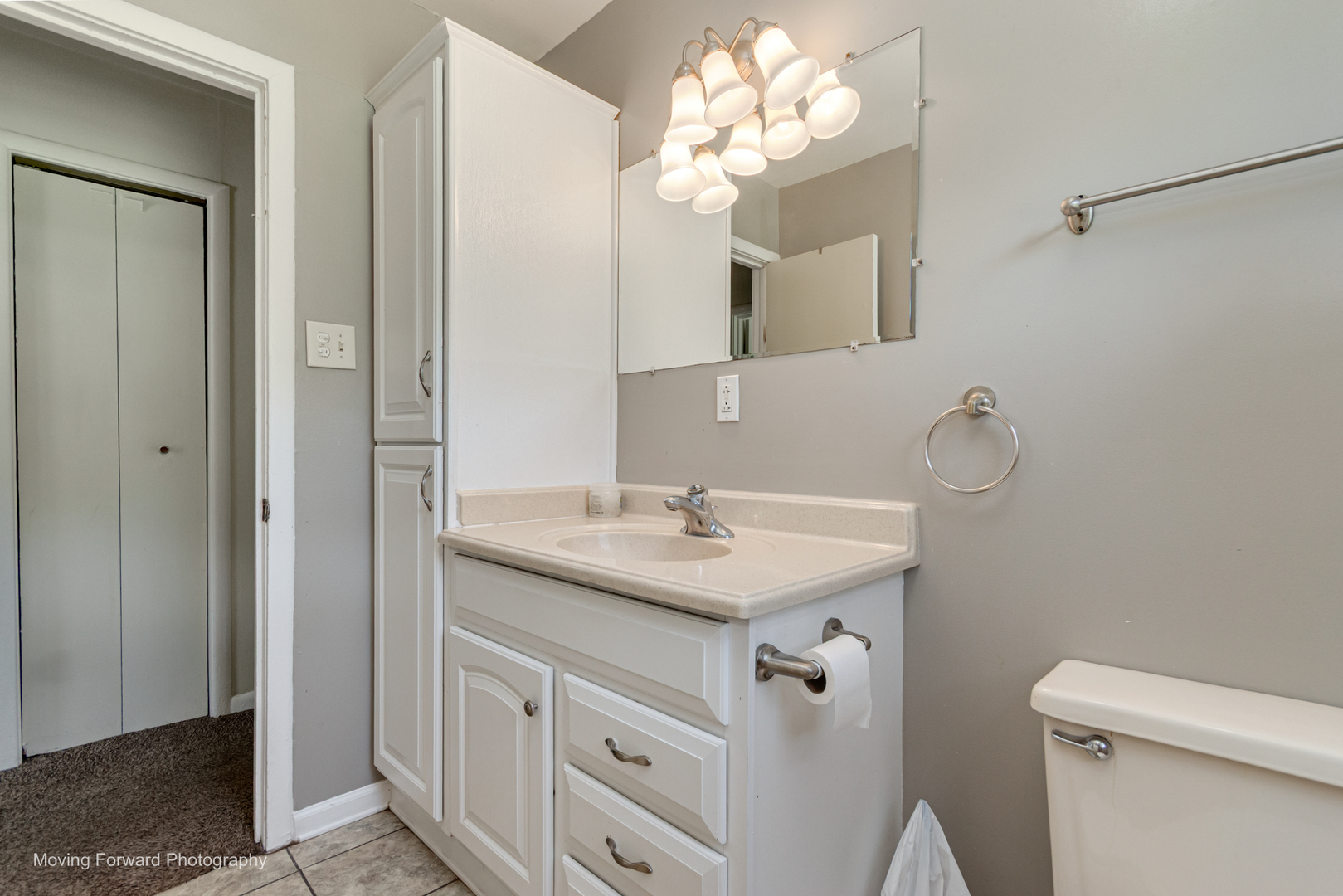 7S151 North Eola Road Aurora, IL 60502 - Photo 13 of 17