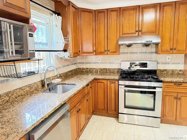 $918,000 | 47-45 Oceania Street | Bayside