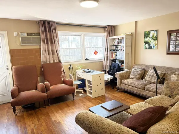 $918,000 | 47-45 Oceania Street | Bayside