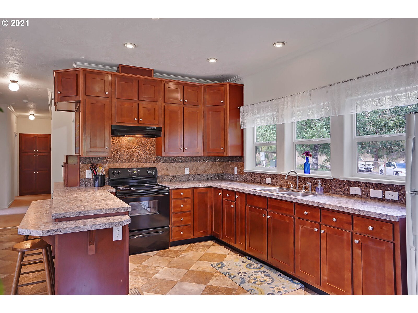 22750 Finn Road Sheridan, OR 97378 - Photo 3 of 18 Gallery Image 3