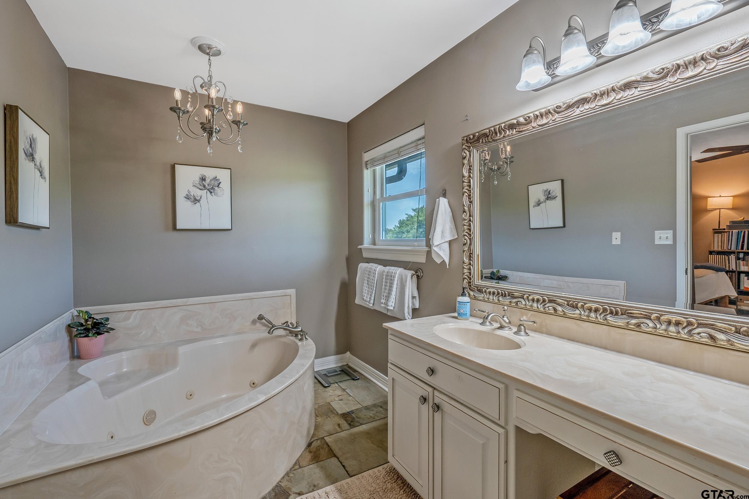 377 Utzman Road Kilgore, TX 75662 - Photo 13 of 40