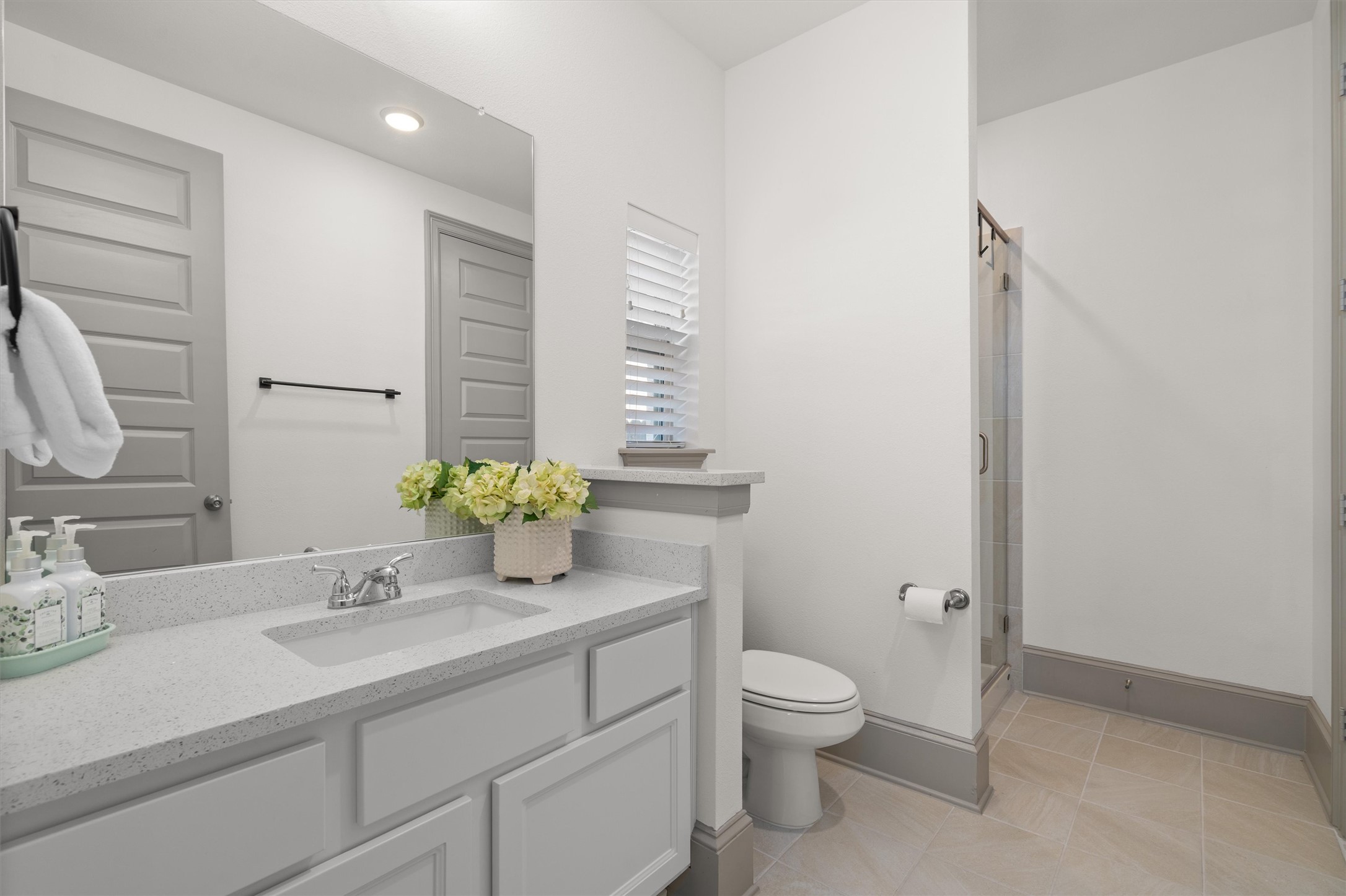 209 Rio Ranchero Road Georgetown, TX 78628 - Photo 20 of 37 Ensuite bathroom to secondary downstairs bedroom