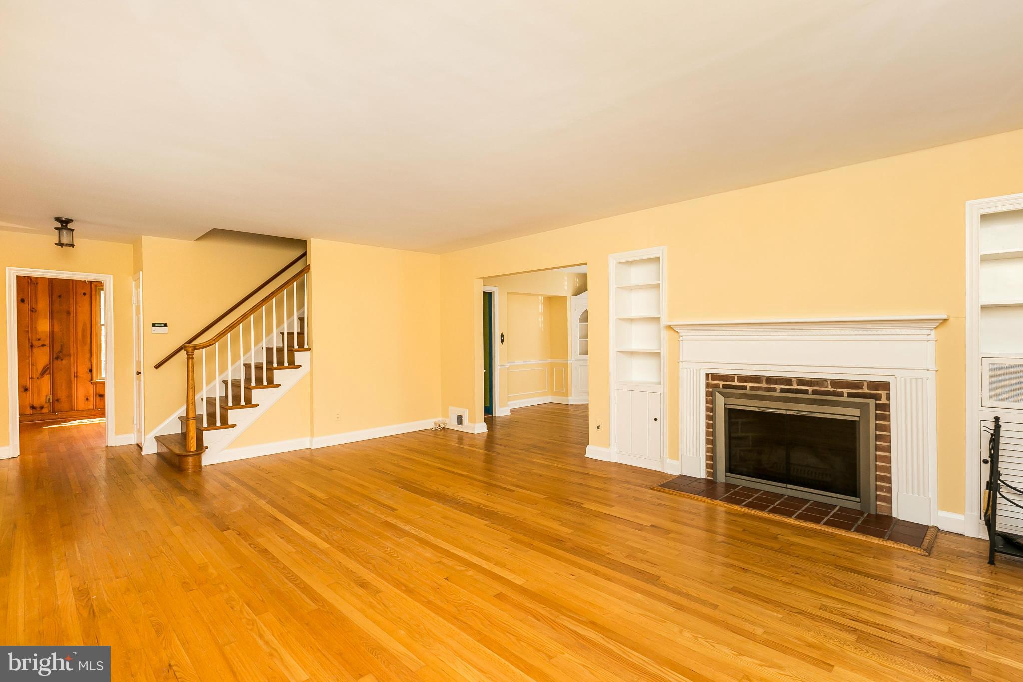 1217 Southview Road Baltimore, MD 21218 - Photo 4 of 29 Living Room