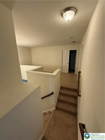 a view of entryway with workspace