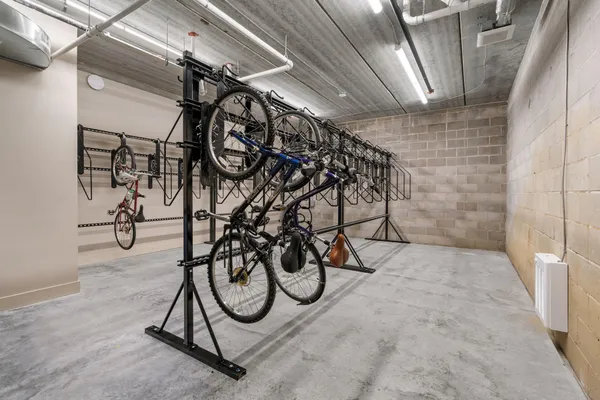 $3,789 | 470 Lexington Parkway South, Unit 518, St. Paul, MN 55105