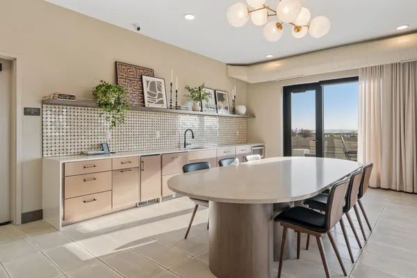 $3,789 | 470 Lexington Parkway South, Unit 518, St. Paul, MN 55105