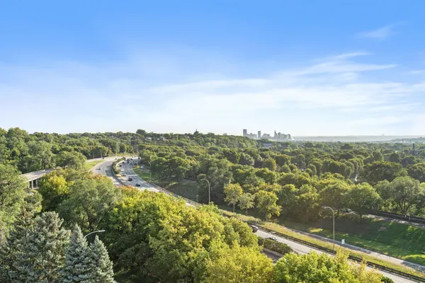 $3,789 | 470 Lexington Parkway South, Unit 518, St. Paul, MN 55105