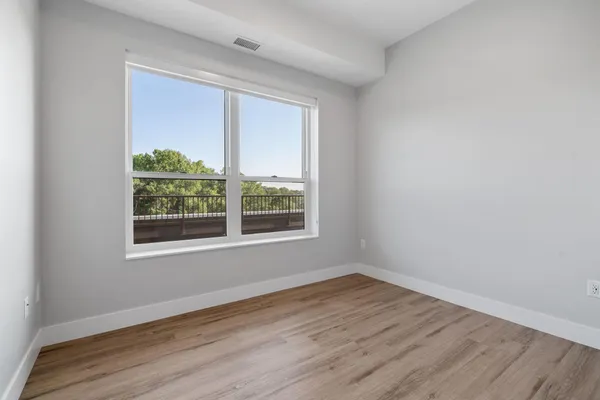 $3,789 | 470 Lexington Parkway South, Unit 518, St. Paul, MN 55105