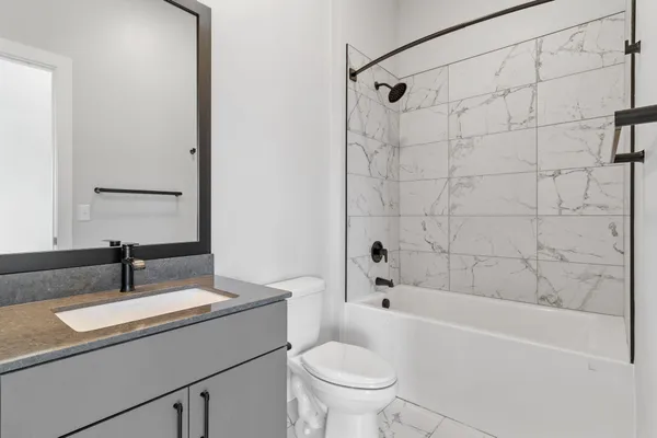 $3,789 | 470 Lexington Parkway South, Unit 518, St. Paul, MN 55105