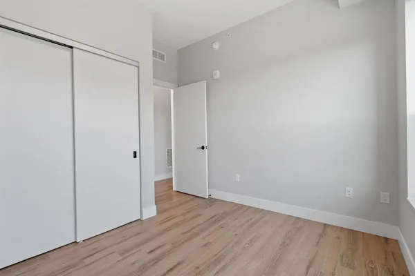 $3,789 | 470 Lexington Parkway South, Unit 518, St. Paul, MN 55105