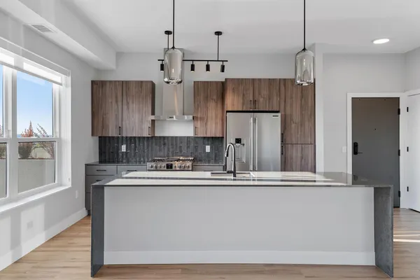 $3,789 | 470 Lexington Parkway South, Unit 518, St. Paul, MN 55105