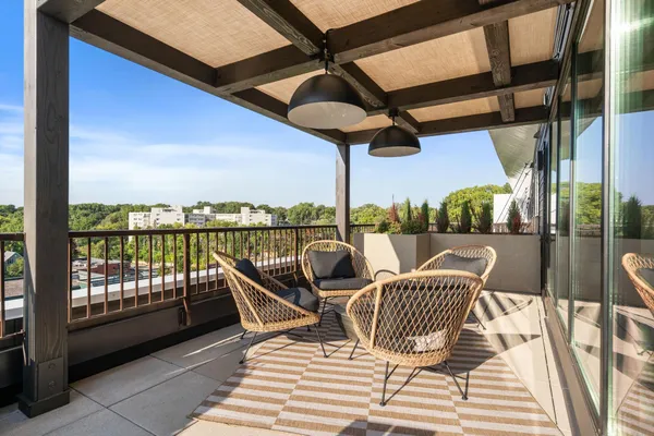 $3,789 | 470 Lexington Parkway South, Unit 518, St. Paul, MN 55105