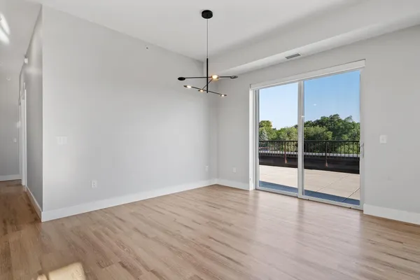 $3,789 | 470 Lexington Parkway South, Unit 518, St. Paul, MN 55105