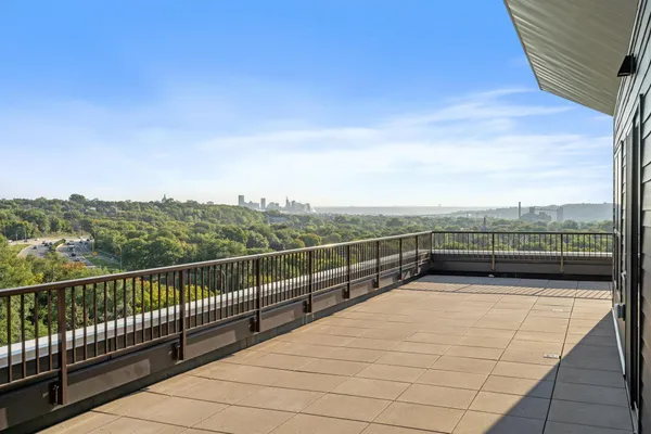 $3,789 | 470 Lexington Parkway South, Unit 518, St. Paul, MN 55105