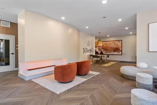 $3,789 | 470 Lexington Parkway South, Unit 518, St. Paul, MN 55105