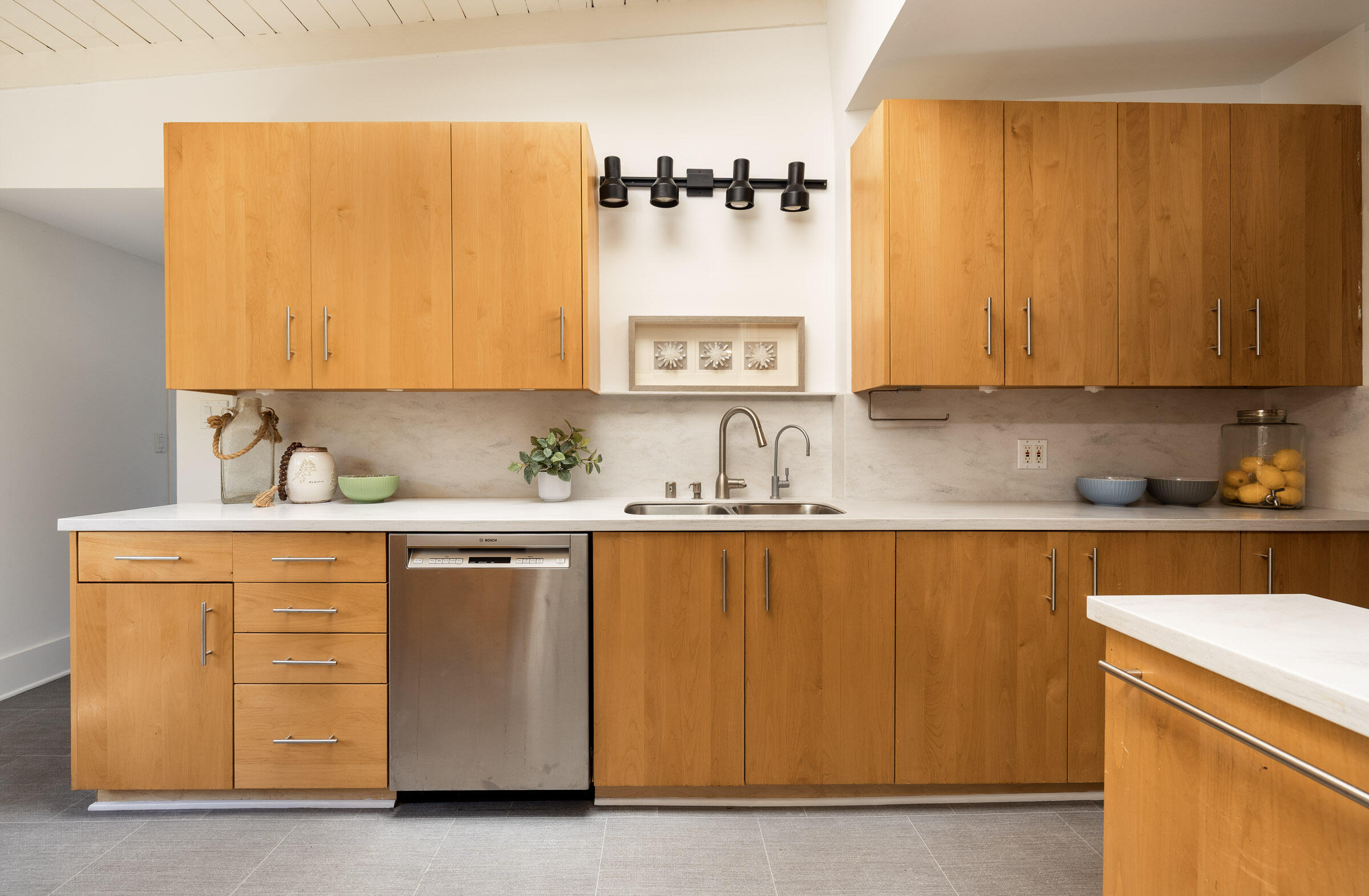 1330 West Valerio Street Santa Barbara, CA 93101 - Photo 11 of 31 Kitchen