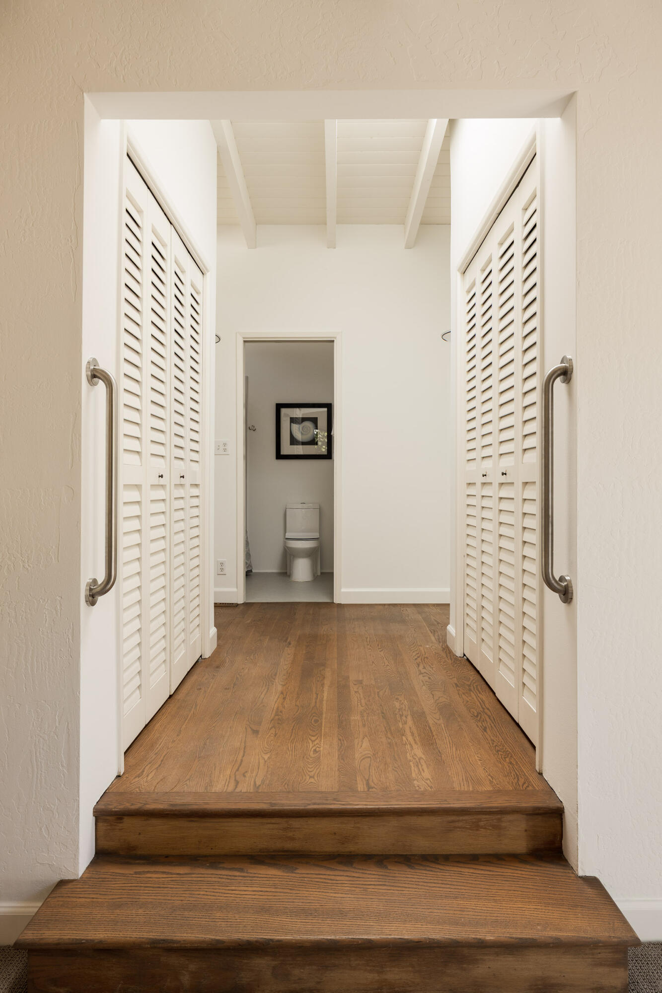 1330 West Valerio Street Santa Barbara, CA 93101 - Photo 18 of 31 Primary En-suite Bath