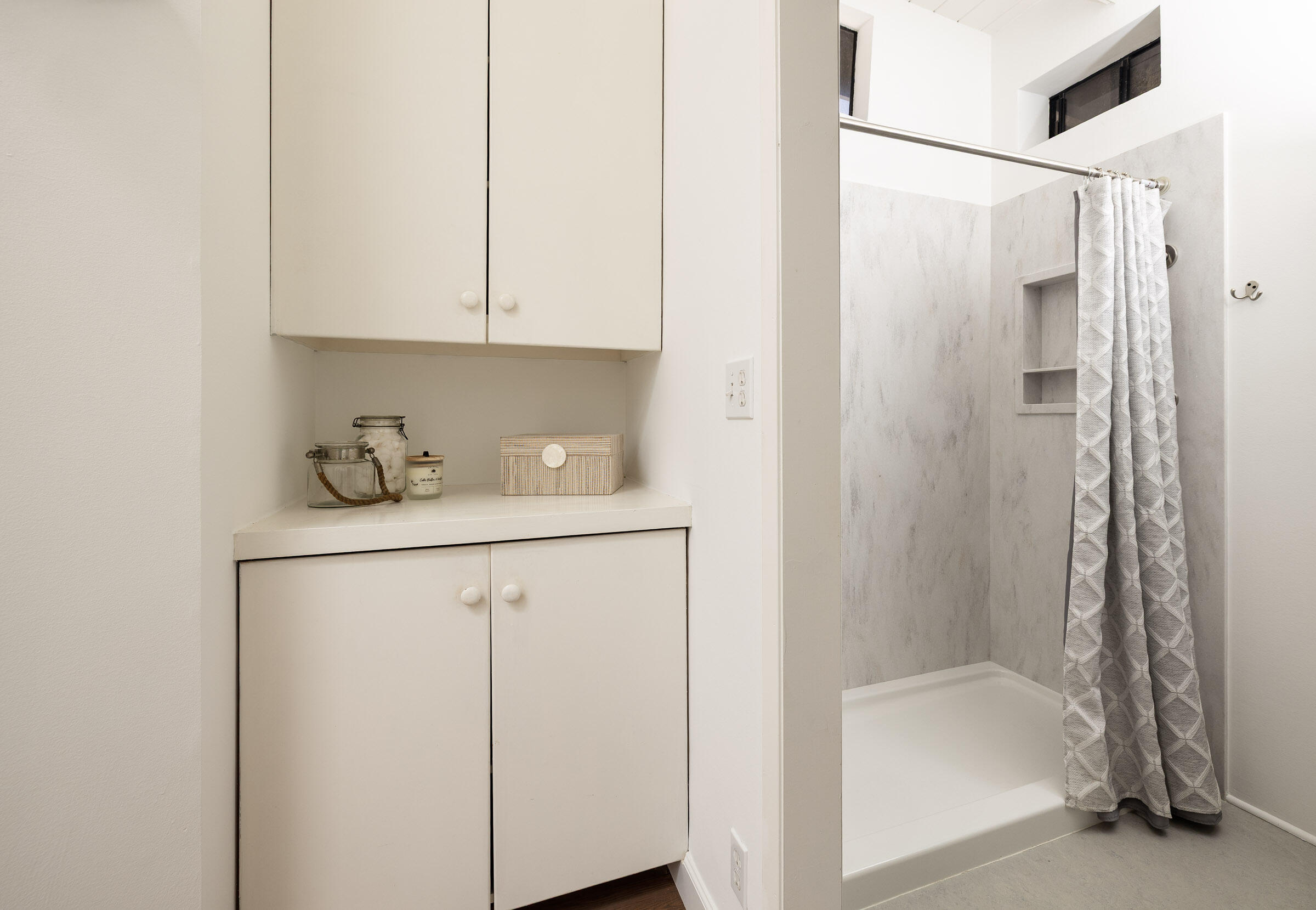 1330 West Valerio Street Santa Barbara, CA 93101 - Photo 20 of 31 Primary Bathroom