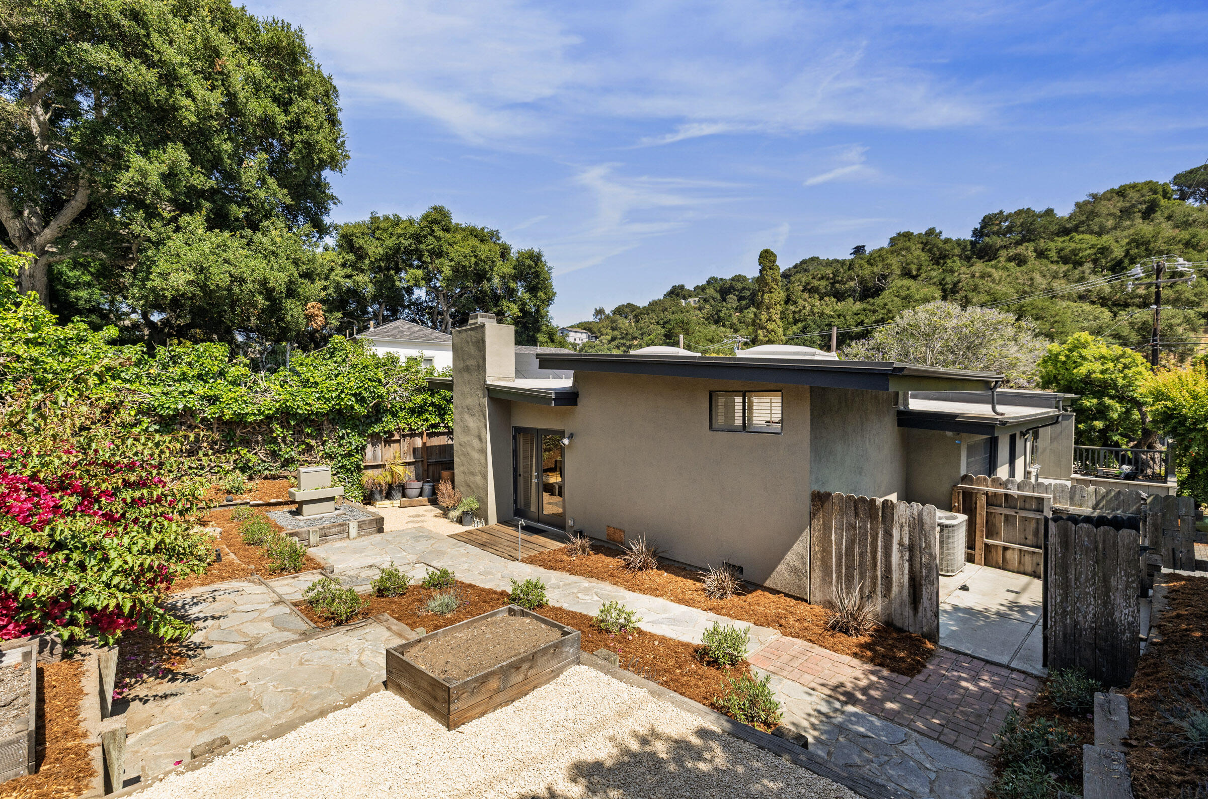1330 West Valerio Street Santa Barbara, CA 93101 - Photo 25 of 31 Sitting area