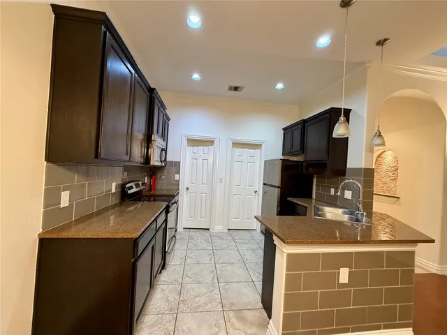 $1,550 | 398 Mesa Drive, Unit C, Del Valle, TX 78617