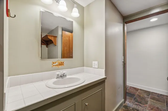 $1,365,000 | 18 Elm Street, Norwich, VT 05055