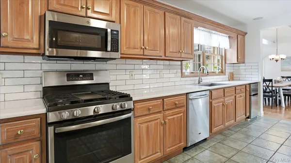 $825,000 | 254 Meeting House Creek Road, Aquebogue, NY 11901