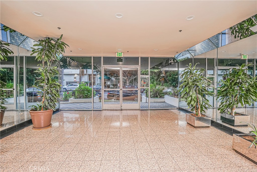 525 South Berendo Street, Unit 314 Los Angeles, CA 90020 - Photo 7 of 21