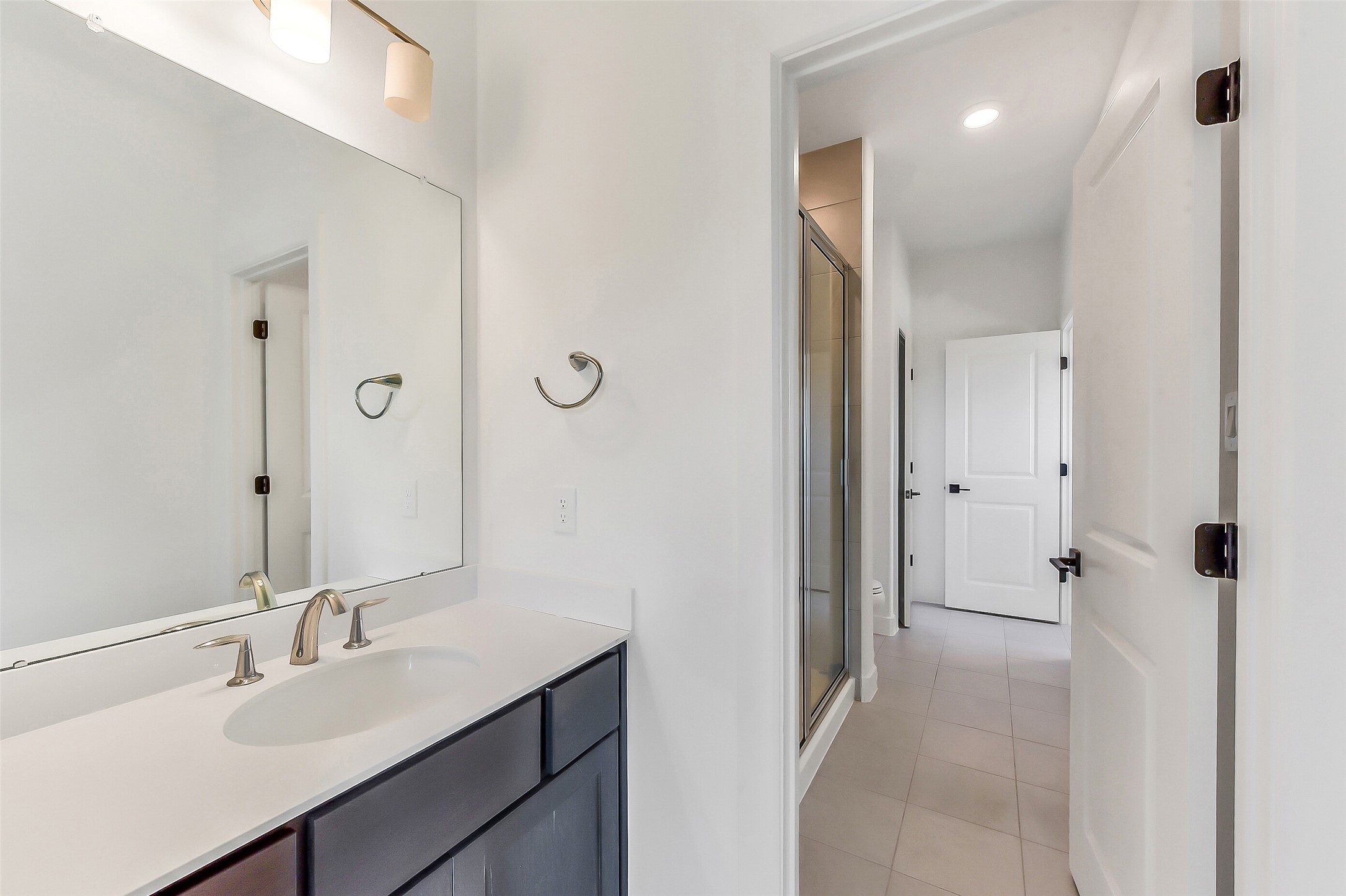 4903 Lagos Lagoon Way Spring, TX 77389 - Photo 34 of 49 One side of the Jack and Jill bath.