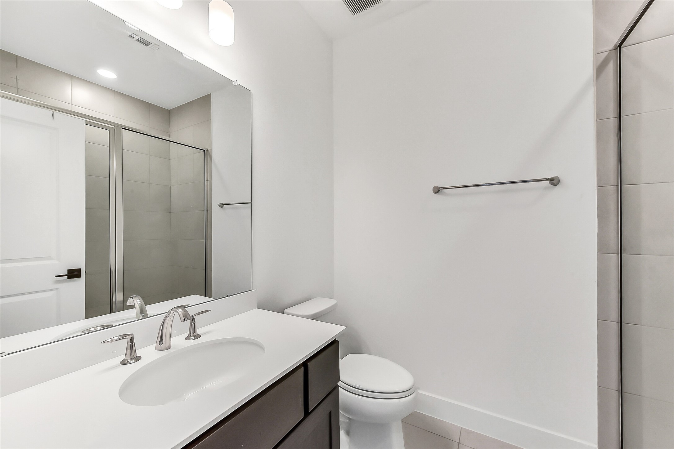 4903 Lagos Lagoon Way Spring, TX 77389 - Photo 38 of 49 4th full bath located near Bedroom 5.