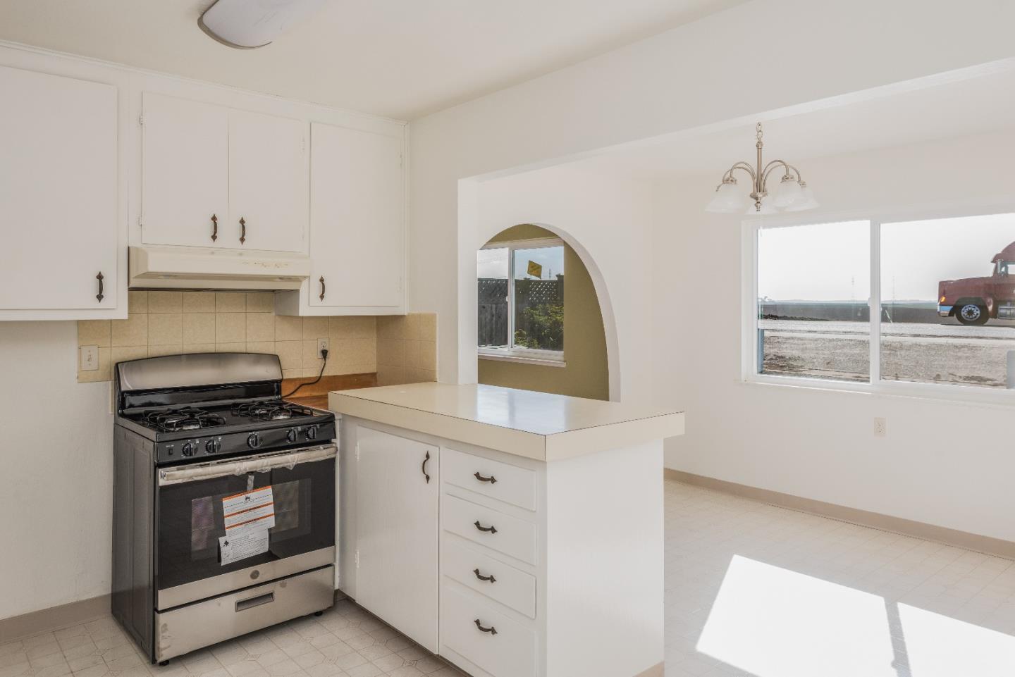 320 Boronda Road Salinas, CA 93907 - Photo 8 of 23 Gallery Image 8