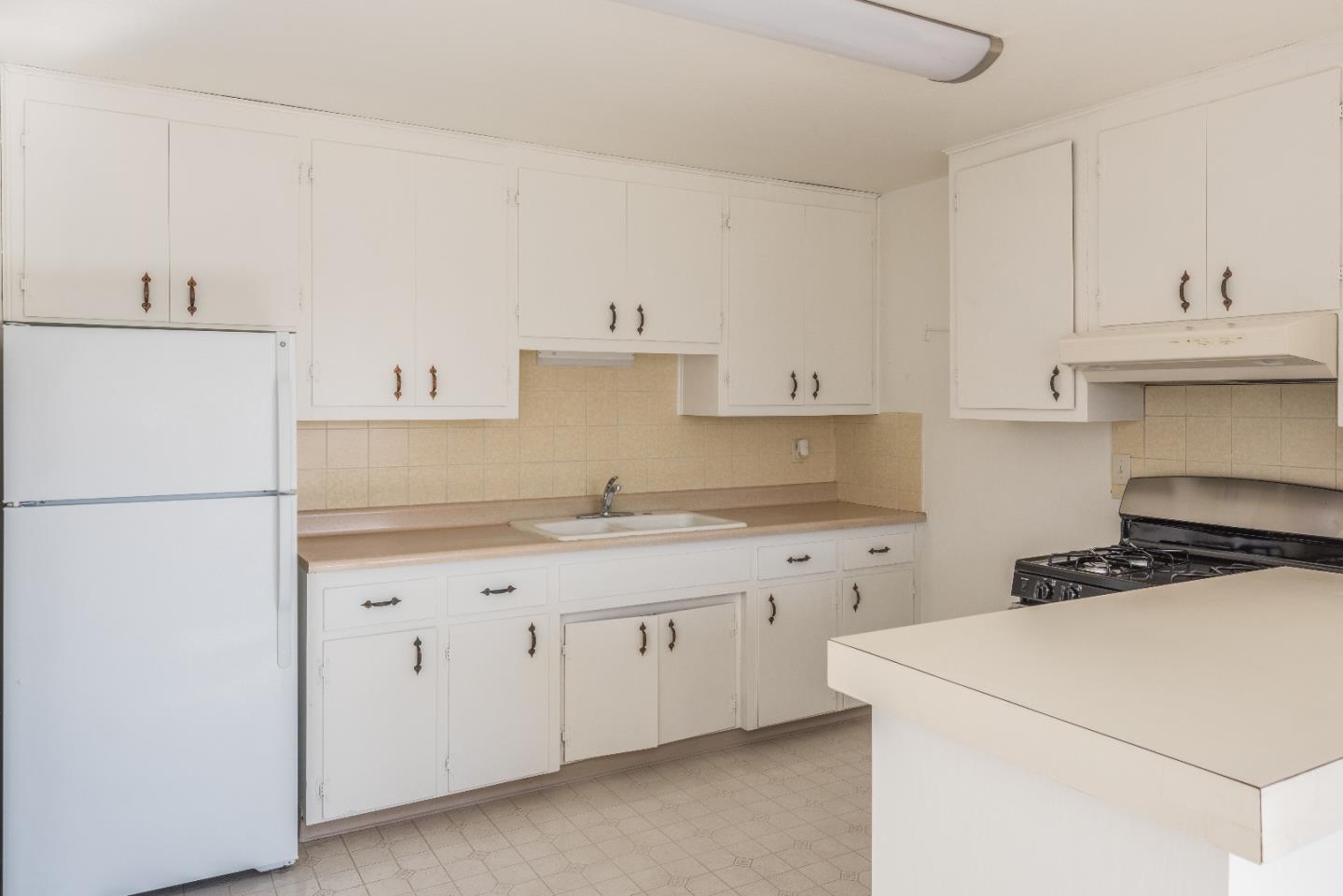 320 Boronda Road Salinas, CA 93907 - Photo 9 of 23 Gallery Image 9