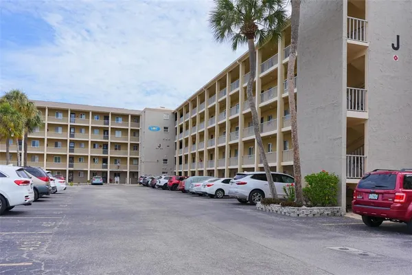 $125,000 | 3607 Lake Bayshore Drive, Unit 312, Bradenton, FL 34205