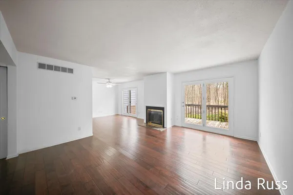 $320,000 | 2440 East Collier Avenue Southeast, Grand Rapids, MI 49546