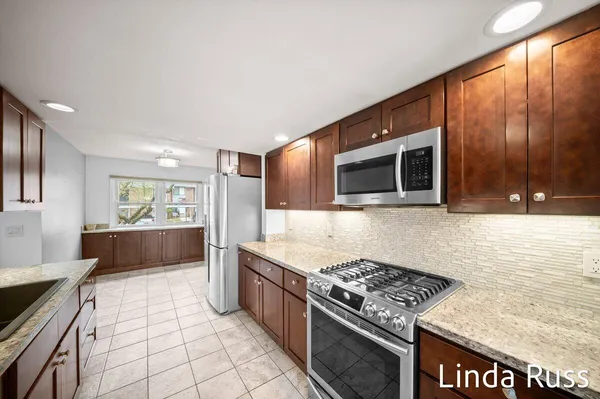 $320,000 | 2440 East Collier Avenue Southeast, Grand Rapids, MI 49546