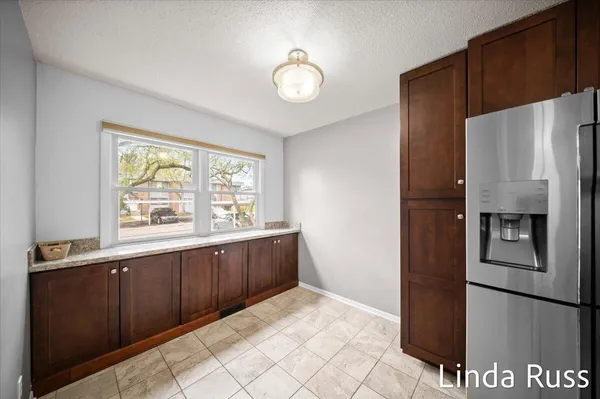 $320,000 | 2440 East Collier Avenue Southeast, Grand Rapids, MI 49546