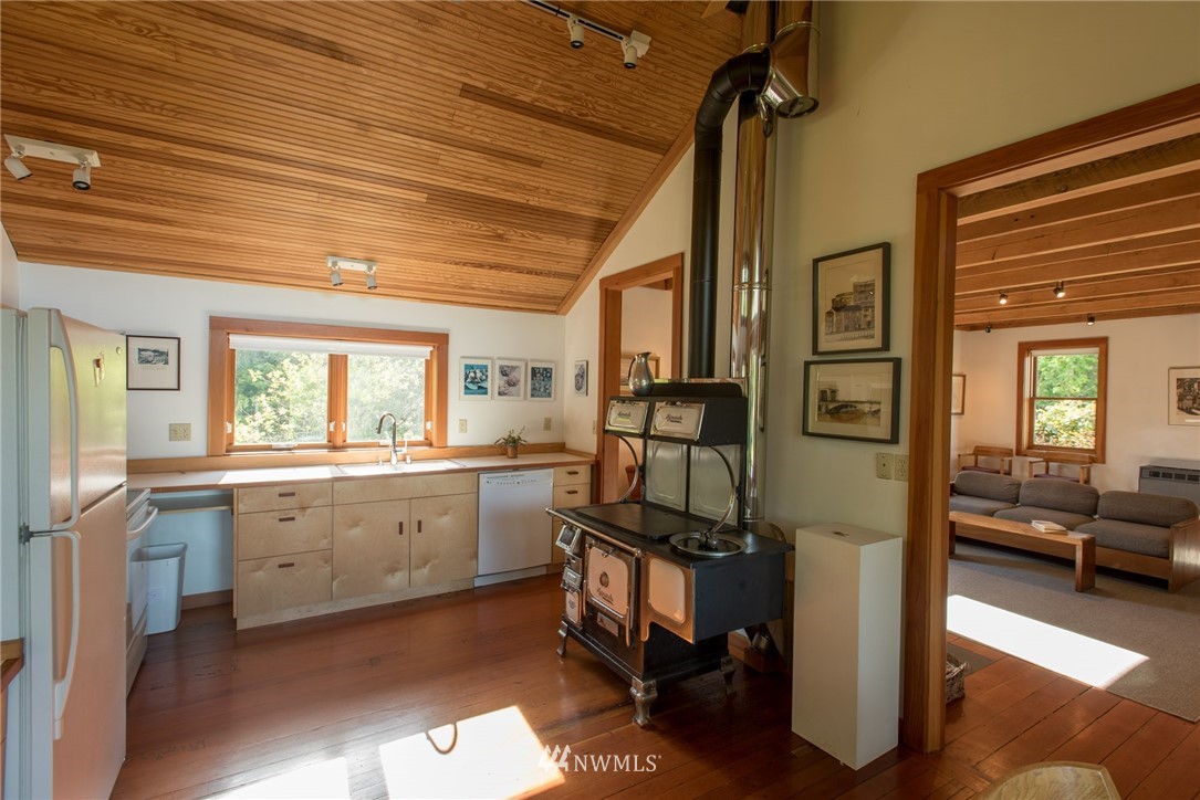 568 Fisherman Bay Road Lopez Island, WA 98261 - Photo 14 of 25 Gallery Image 14