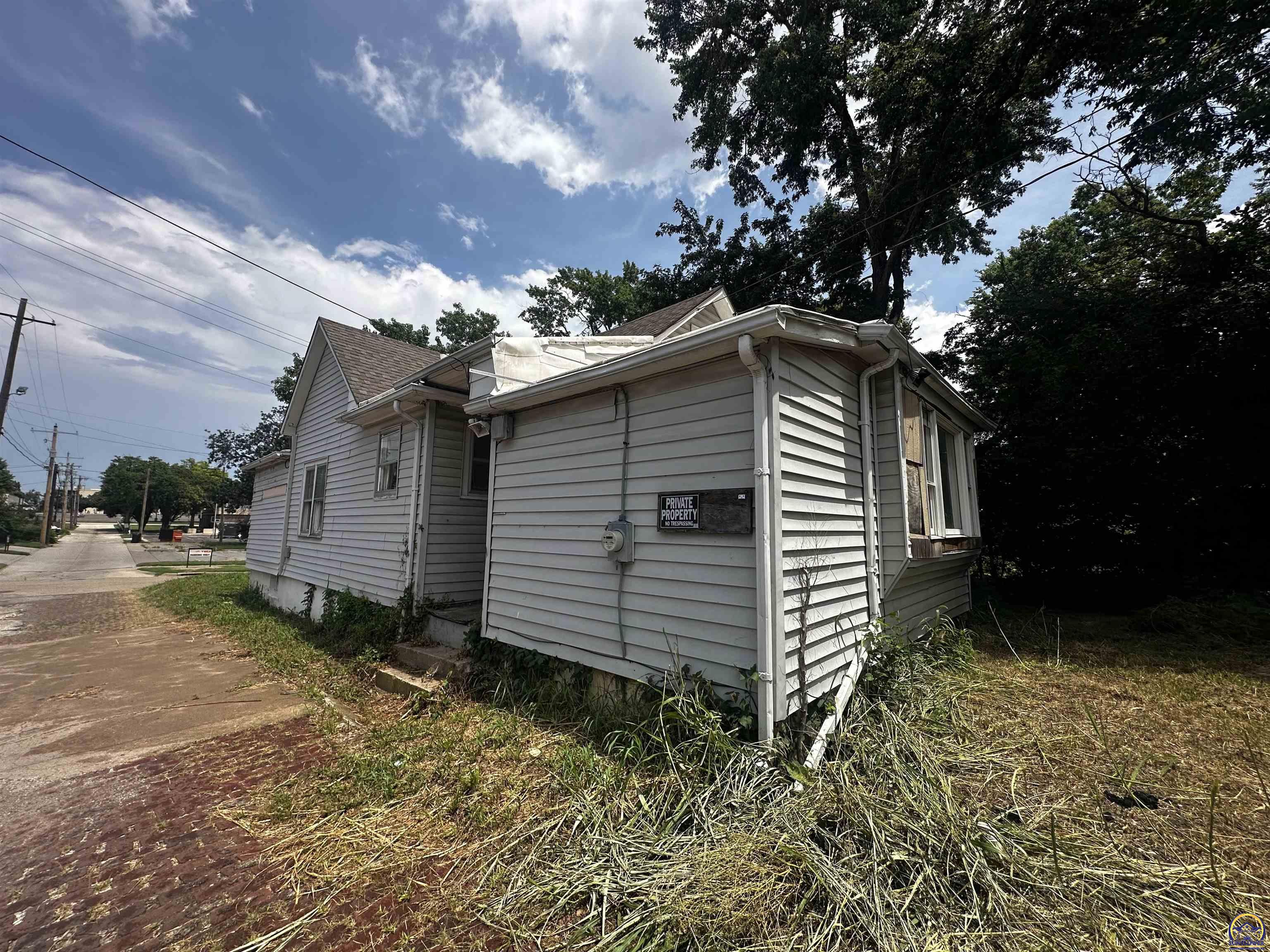 313 Southwest 13th Street Topeka, KS 66612 - Photo 5 of 23