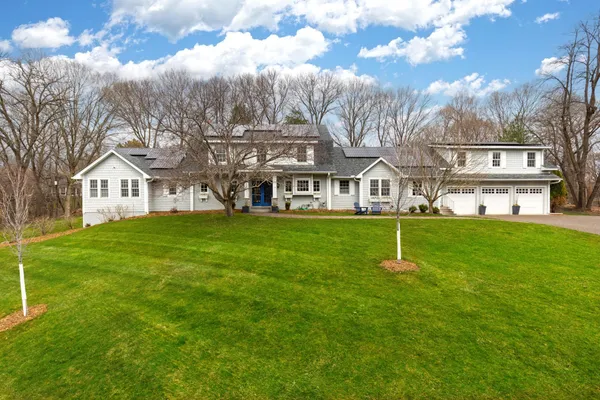$2,095,000 | 4236 Heathcote Road, Deephaven, MN 55391