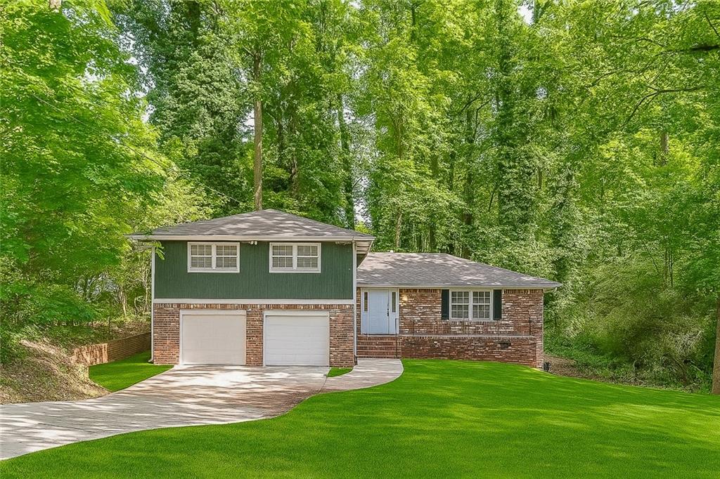 a view of a house with a yard
