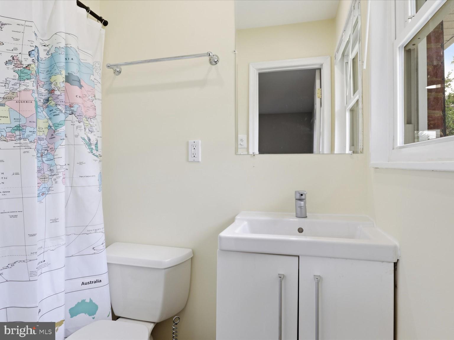 6103 Dinwiddie Street Springfield, VA 22150 - Photo 18 of 42 Primary Bathroom