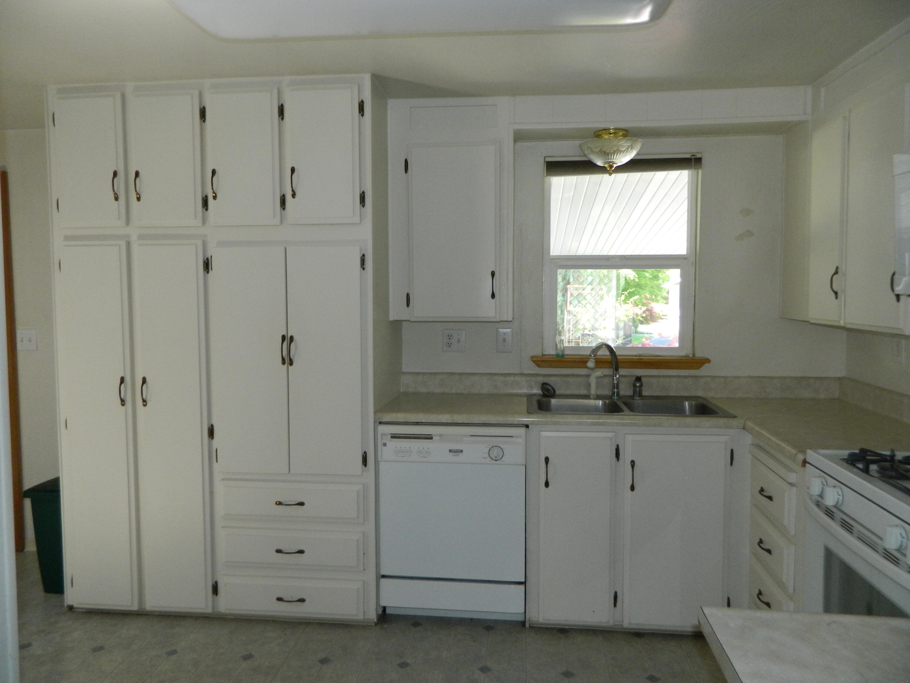 2427 Southwest Webster Road Grants Pass, OR 97526 - Photo 15 of 30 Pantry