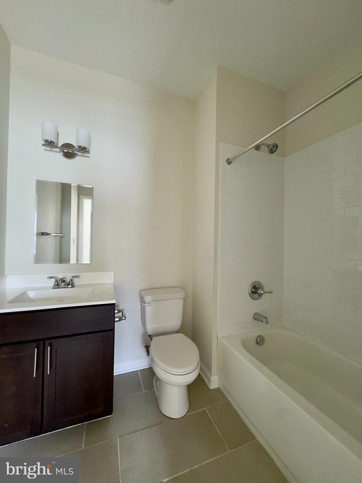 4901 Hamilton Avenue, Unit 4901B Baltimore, MD 21206 - Photo 5 of 10 a bathroom with a toilet a sink and bathtub